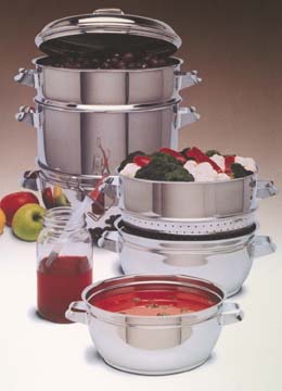 Victorio Nutri-Steamer / juicer - $139.99